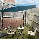 Near City - 3Br - 2 Bath - Sleeps 9 - Parking