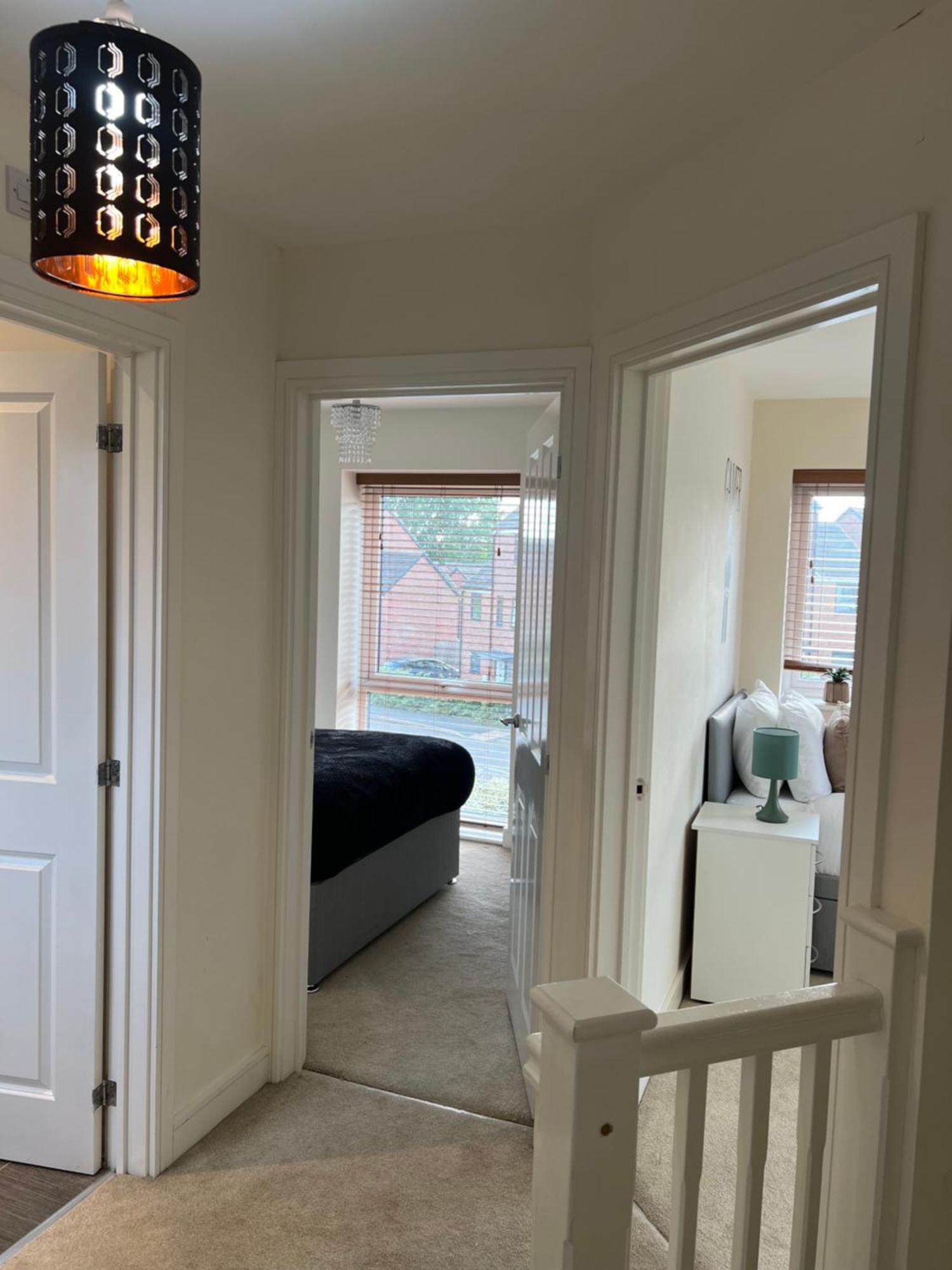 Holiday home Near City - 3Br - 2 Bath - Sleeps 9 - Parking