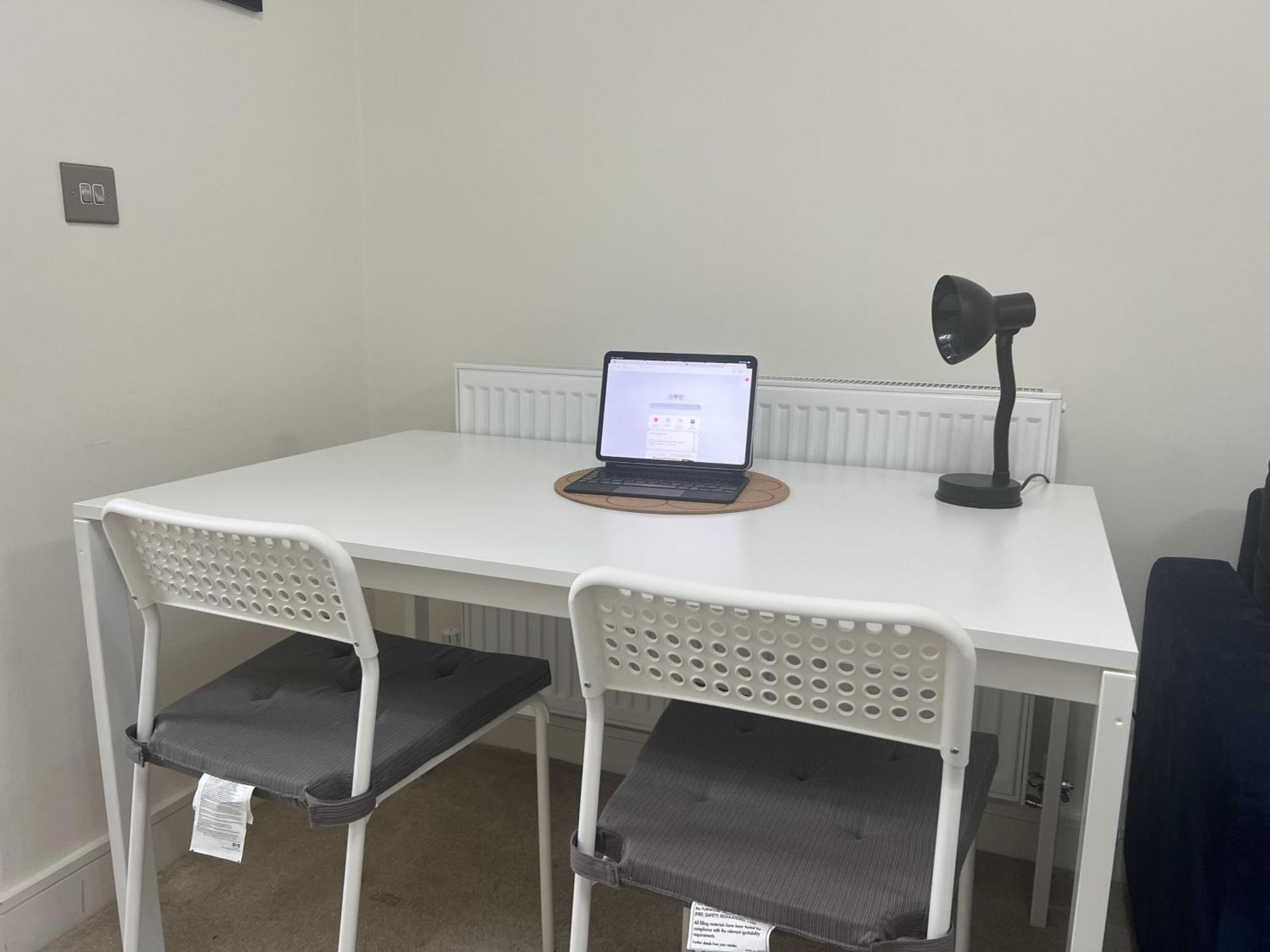 Holiday home Near City - 3Br - 2 Bath - Sleeps 9 - Parking