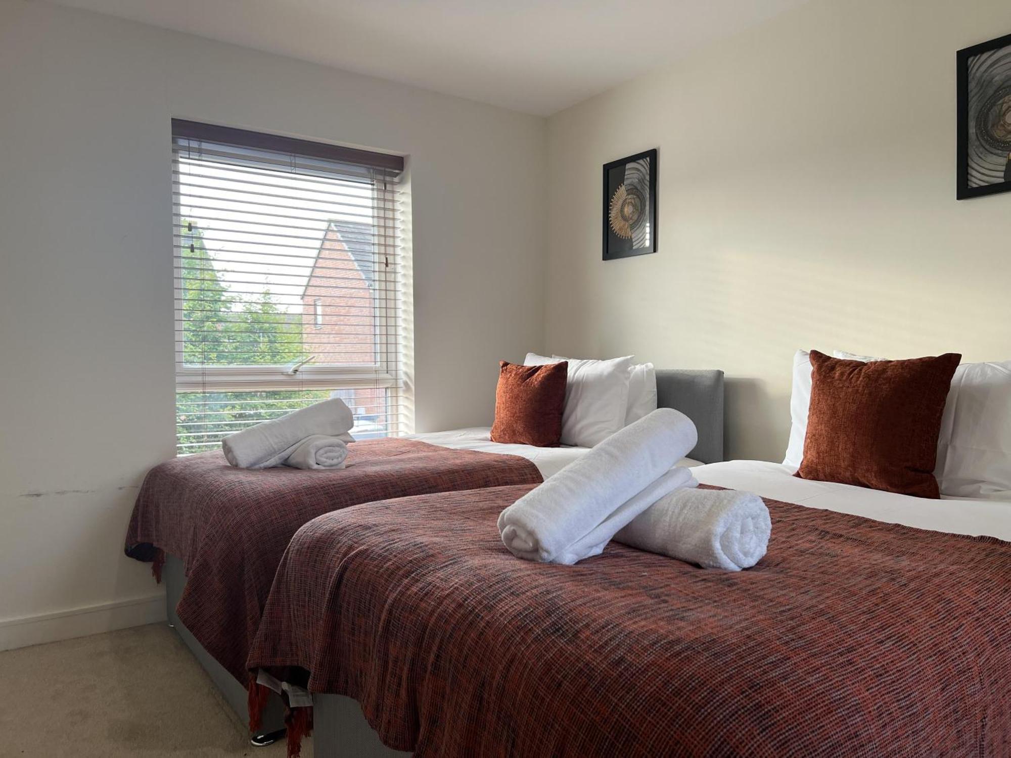 Near City - 3Br - 2 Bath - Sleeps 9 - Parking Holiday home Birmingham