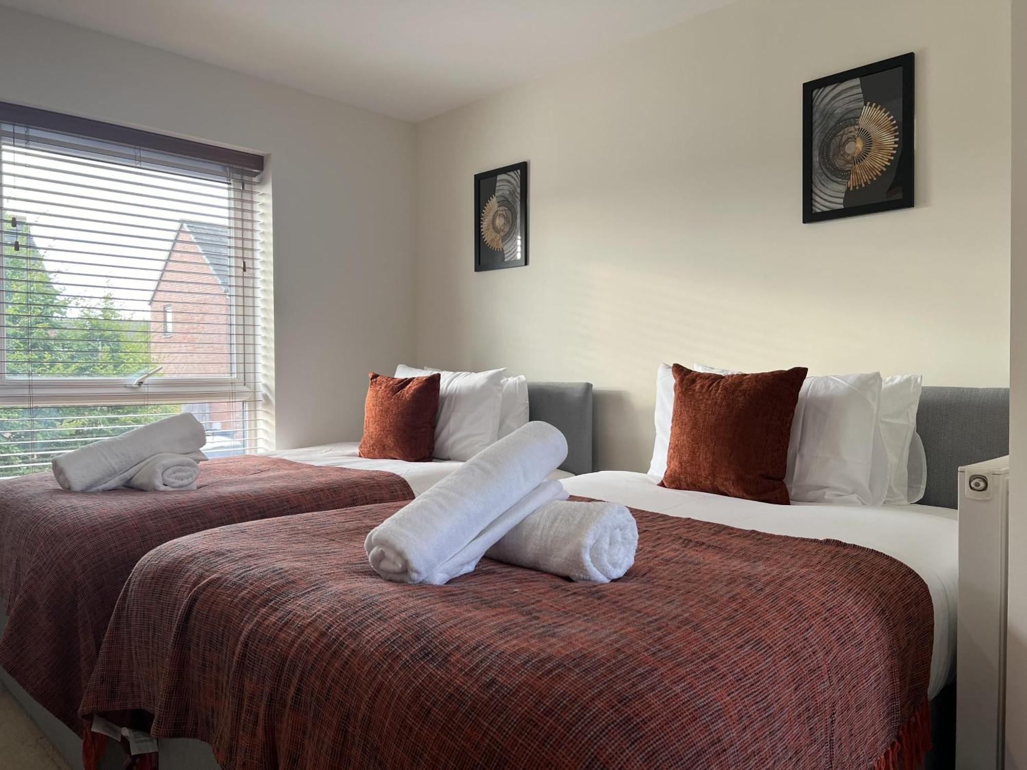 Near City - 3Br - 2 Bath - Sleeps 9 - Parking Holiday home Birmingham